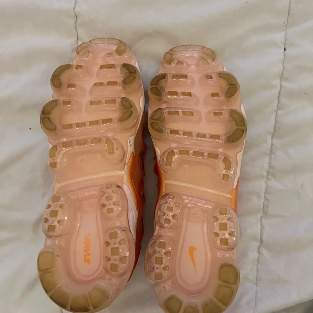 Nike Women's Bright Orange Athletic Shoes - Picture 6 of 6